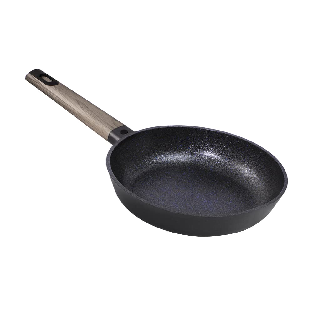 ماهیتابه سکوتک اسپانیا Cecotec Polka Excellence 28 Bucket Force، قطر 28 سانتی‌متر، آلومینیوم ریخته‌گری شده، روکش نچسب، قابل شستشو در ماشین ظرفشویی و مناسب برای انواع اجاق گاز، پایه غیر قابل تغییر شکل