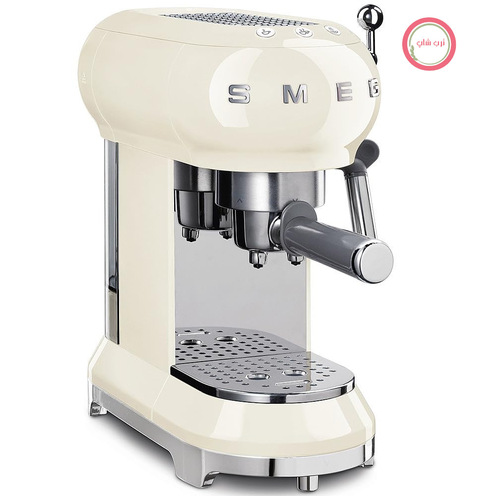 دستگاه اسپرسوساز دستی Smeg مدل ECF01CREU، سیستم کاپوچینو، ترموبلاک، محفظه فنجان بزرگ و عملکرد قهوه دوبل، مخزن آب ۱ لیتری، ابعاد جمع و جور، ۱۳۵۰ وات، رنگ کرم