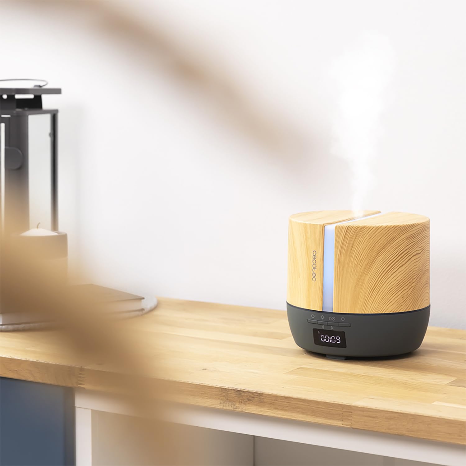 پخش کننده عطر سکوتک اسپانیا Cecotec PureAroma 550 با رایحه چوبی خاکستری متصل. ظرفیت ۵۰۰ میلی‌لیتر، صفحه نمایش LED، بلندگو، کنترل بلوتوث، اپلیکیشن، تایمر ۱۲ ساعته، ۳ حالت عملکرد، برد ۳۰ متر مربع، V1705252