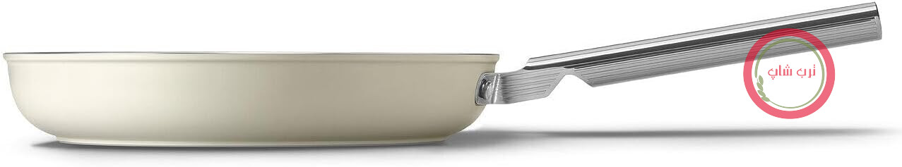 تابه نچسب Smeg، FPF2802CRM، قطر 28 سانتی‌متر، پوشش سرامیکی بدون PFAS، دسته استیل ضد زنگ، مناسب برای انواع اجاق گاز، قابل استفاده در فر تا دمای 250 درجه سانتیگراد، ظرفیت 1.5 لیتر، کرم مات