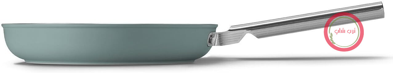 ماهیتابه نچسب Smeg، FPF2802EGM، قطر 28 سانتی‌متر، پوشش سرامیکی بدون PFAS، دسته استیل ضد زنگ، مناسب برای انواع اجاق گاز، قابل استفاده در فر تا دمای 250 درجه سانتیگراد، ظرفیت 1.5 لیتر، سبز زمردی مات