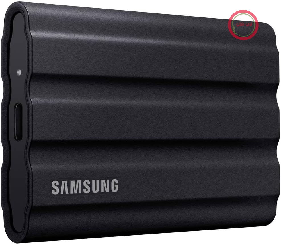 هارد اکسترنال سامسونگ مدل T7 Shield، ظرفیت ۱ ترابایت، رابط USB 3.2 نسل دوم، سرعت خواندن ۱۰۵۰ مگابایت بر ثانیه، سرعت نوشتن ۱۰۰۰ مگابایت بر ثانیه، مناسب برای مک، کامپیوتر و گوشی هوشمند، مشکی، MU-PE1T0S/EU