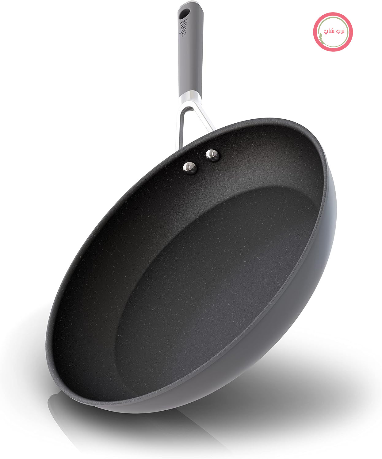 ماهیتابه نینجا CW60030 NeverStick با دسته راحت، 30.5 سانتی‌متر، نچسب، بادوام، ضد خش، قابل شستشو در ماشین ظرفشویی، قابل استفاده در فر تا دمای 200 درجه سانتیگراد، دسته‌های سیلیکونی، خاکستری